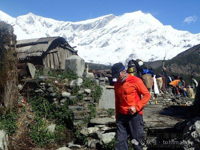 尼泊尔登山选手历经千辛万苦，最终成功登顶